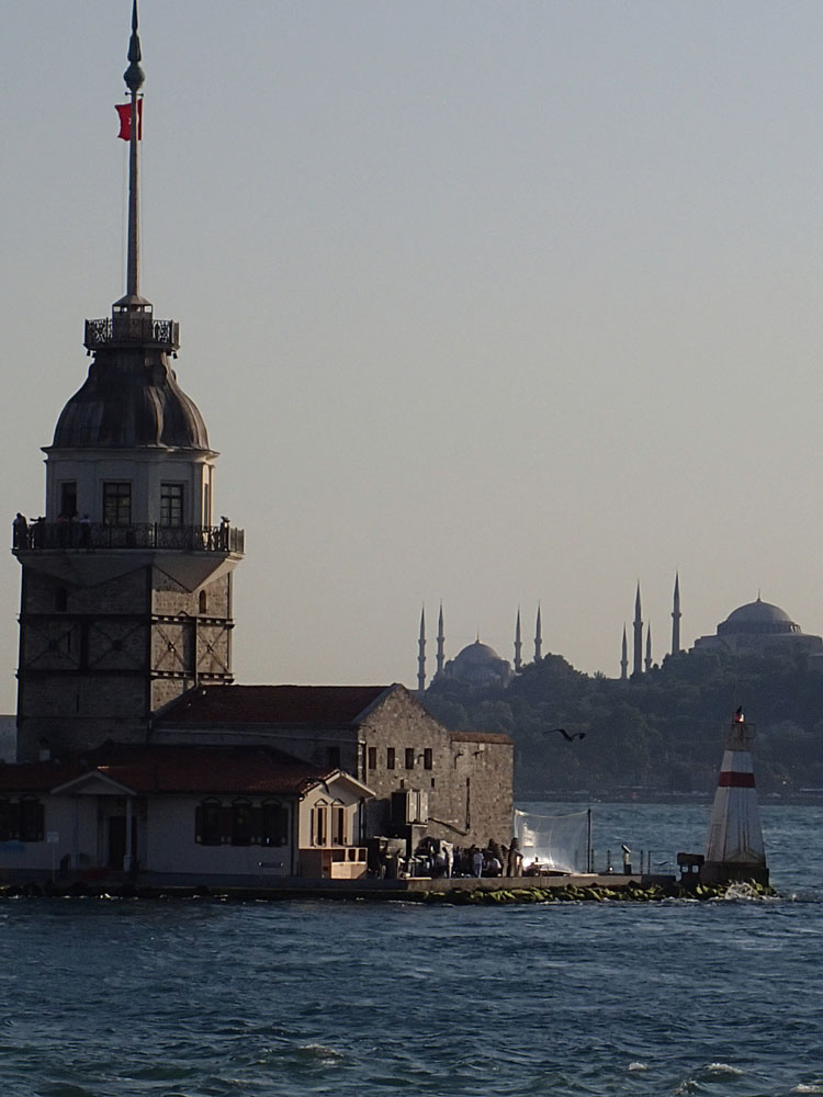 Photo of Maiden's House with Blue Mosque and Sulymana Mosque in background