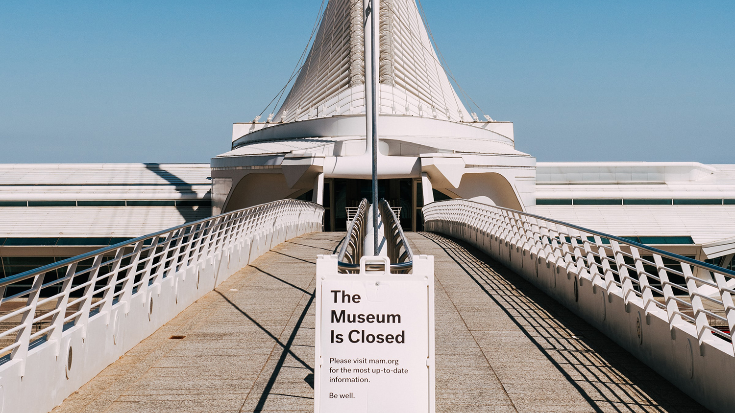 museum closed sign